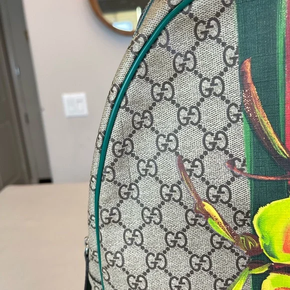 Gucci GG Logo Printed Medium Backpack - Picture 13 of 17